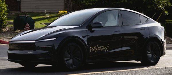 盈策略 特斯拉Robotaxi试水公众服务：马斯克透露年底或撤安全员，初期高速路段设监督